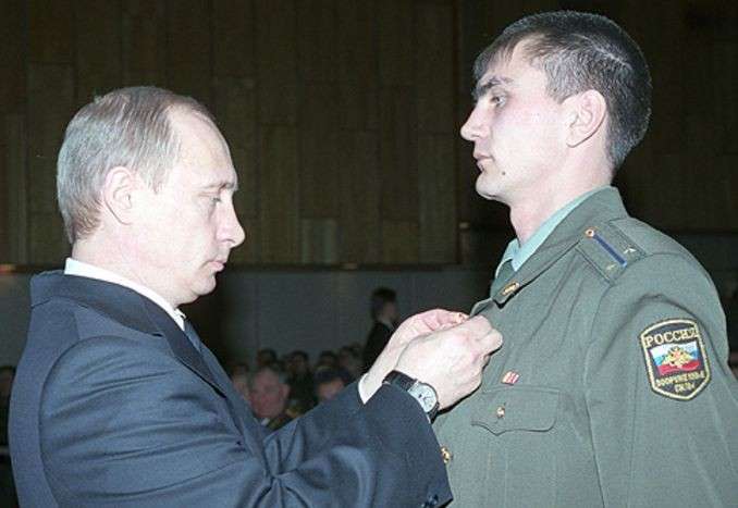 «Не остановить, под пули лезет». Путин объяснил, за что Кадыров получил звание Героя России