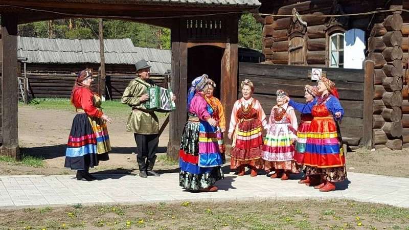 Этногра. Народы Забайкалья семейские. Улан Удэ семейские народы. Бурятия краеведческий музей семейские. Этнографический музей народов Забайкалья Бурятия мастер класс.