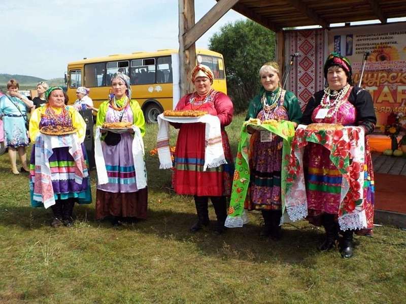 Село длинное. Село Бичура Бичурский район. Улица Коммунистическая Бичура. Село Бичура Бичурский район улица Коммунистическая. Деревня Бичура в Бурятии.