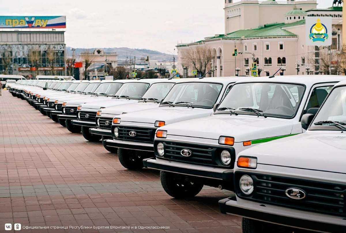 Районам Бурятии передали 82 автомобиля скорой и неотложной помощи