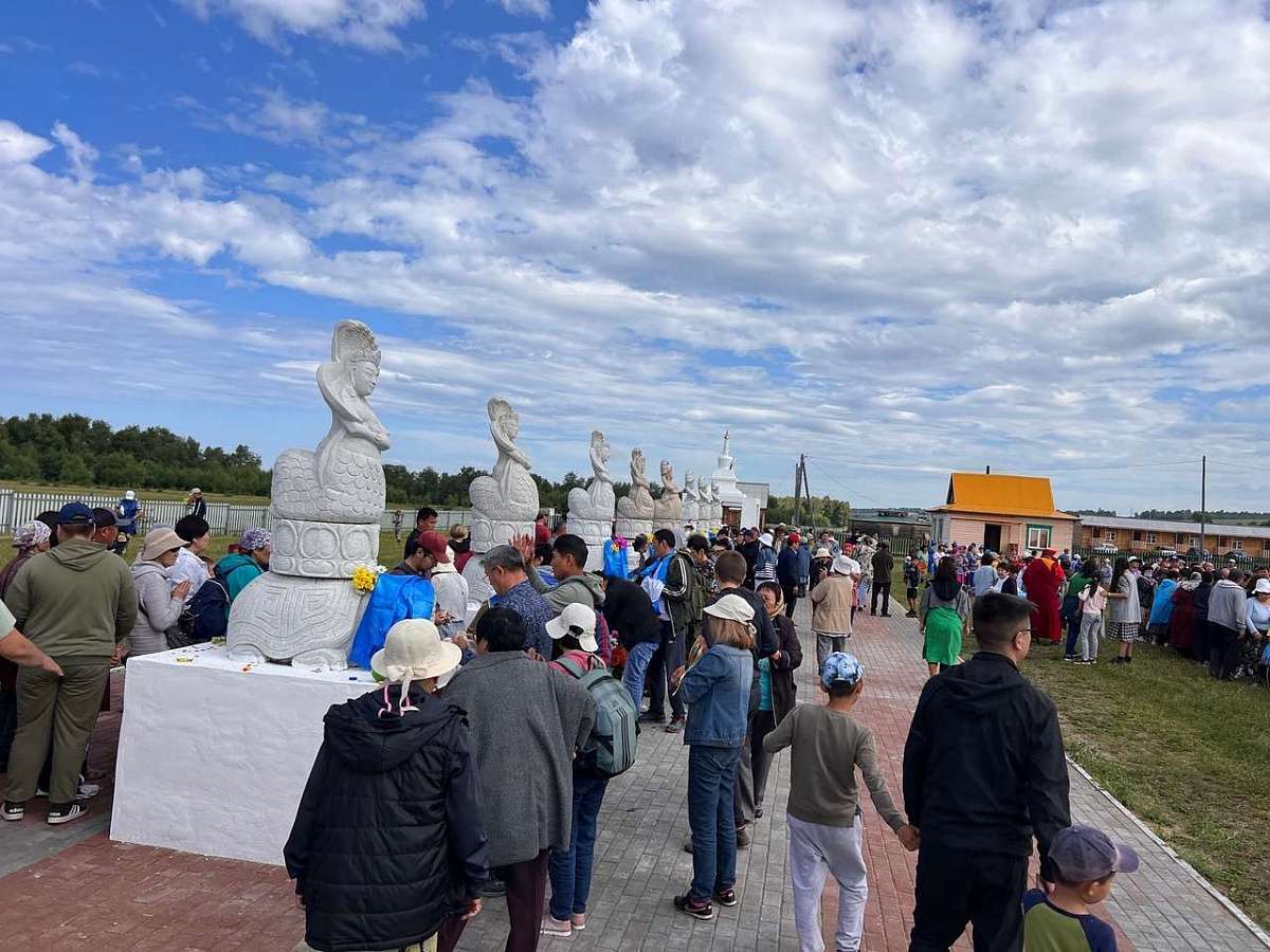 Обряд Лусад на Байкале в Бурятии выдался рекордным по количеству участников